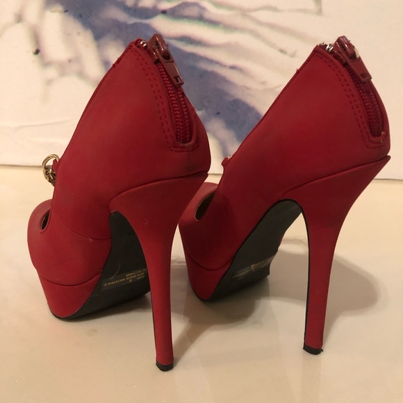 Red heel - Picture 2 of 4